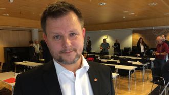 OPPRØRT: Leikangerordførar Jon Håkon Odd liker ikkje at framtida til kommunen blir avgjort over forhandlingsbordet.