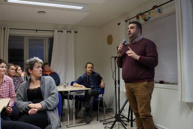 – FARLEG SITUASJON: Mohamed Shaham Dandeshi meiner verda er inne i ein farleg situasjon, der alle muslimar vert skjert over éin kam.