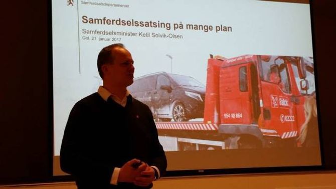 AVKLARING: Langt på veg lova samferdsleminister Ketil Solvik-Olsen at det vil koma ei avklaring i vegvalet inn mot Nasjonal Transportplan 2017. Privat foto