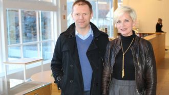 TING PÅ GANG: Tone Boska jobbar med å få levande lokale på Lærdalsøyri, her saman med dagleg leiar i Lærdal Næringsutvikling. Arve Tokvam. Arkivfoto