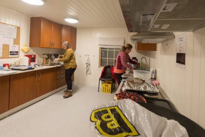 KJØKKEN: Skihytta i Fardalen har fått kjøkken frå ei kantine på Hydro.