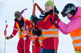 TIDA AVGJER: Kvart sekund tel når alarmen går. Skredgruppa i Sogn har fleire samlingar kvart år der dei terpar rutinane. Her frå ei øving i Luster i fjor.