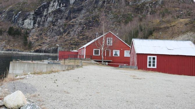 150 METER: Hamna skal dekkja heile bukta så langt ein ser her, slik det går fram av skissene - og byggjast godt ut i fjorden.