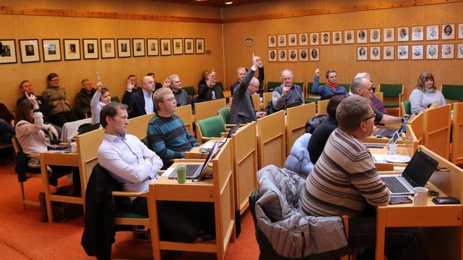 NI MOT ÅTTE: Her vedtek kommunestyret at ein ikkje kan byggja så høge piper ein vil på Håbakken II.