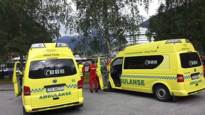 AMBULANSEARBEIDAR: Ein av retnignane på helse- og oppvekstfag.
