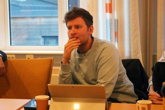 PRØVER: Thomas Norheim Moen (Sp) seier han prøver å lytta til alle innspel.