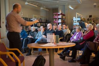 POPULÆRT TEMA: Mange hadde møtt fram for å få ein status på tilstanden til sognamaolet. Ikkje alle spådomane dei fekk høyre var like hyggjelege.