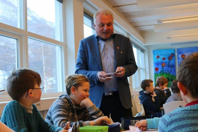 LØN OG SKATT: Solheim både delte ut pengar i løn og tok inn skattepengar.