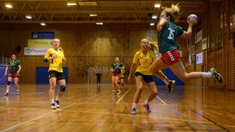 LUGGENES I LUFTA: Andrea Luggenes var delt toppscorar for Jotun med seks mål, og stod ikkje minst fram i dei kaotiske sluttminutta.