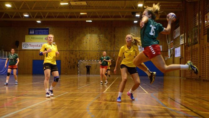 KLART SEG BRA: Jotun sitt damelag har klart seg bra i 4. divisjon med ein prikkfri haustsesong. Etter nyttår har det ikkje gått like bra, men laget ser ut til å klare målet om å avslutte blant topp tre i avdelinga.