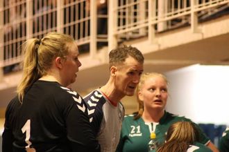 UTGÅANDE KONTRAKT: Olafur Sveinsson sin kontrakt går ut i utgangen av april. IL Jotun seier tida med løna trenar er forbi.