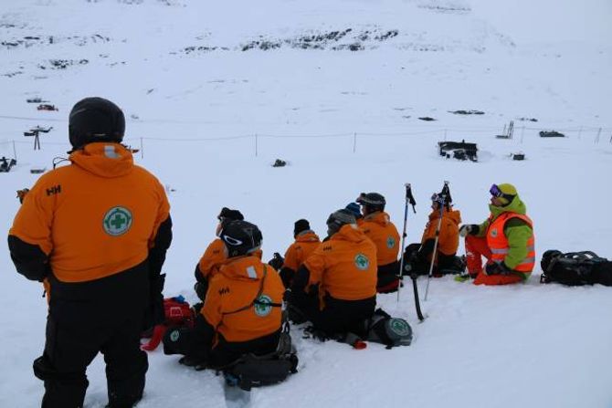 NORSK FOLKEHJELP: Viss dei som deltok på kurset bestod, kan dei bli ein del av skredberedskapen.