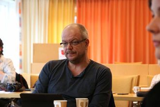 RETT: Hilmar Høl (Ap) meiner samanslåinga kan vise seg å vera eit rett grep for å oppretthalde eit tilbod om legesenter i Årdal.