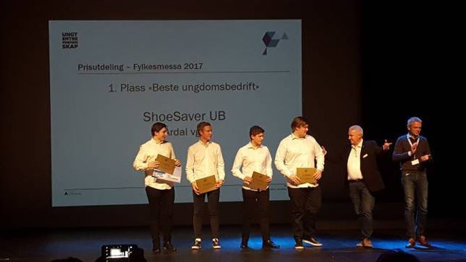 PRISUTDELING: Her får ShoeSaver provet på at det er fylkets beste ungdomsbedrift.
