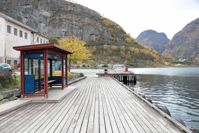 TOMT: I dag er det lite å sjå nede ved sjøen på Aurlandsvangen.
