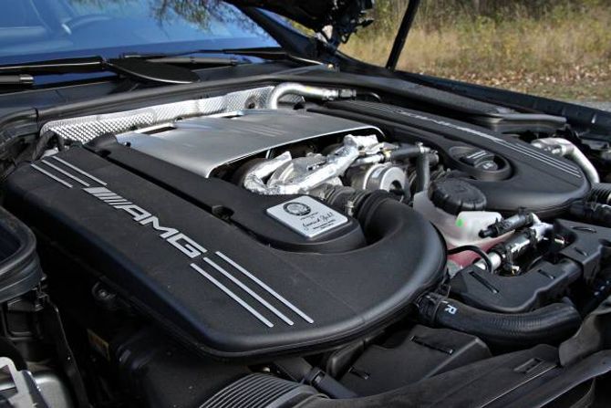 SIGNERT: Alle AMG-motorane er handlaga og signert av ingeniøren som har vore ansvarleg for akkurat denne motoren.