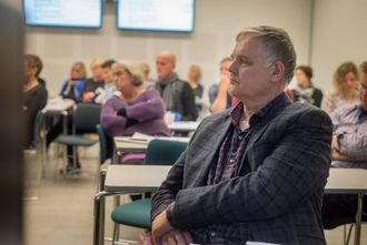 GIR SKRYT: Rektor Rasmus Stokke meiner prosjektgruppene har gjort ein god jobb. På innspelsdagen var han først og fremst for å lytte.