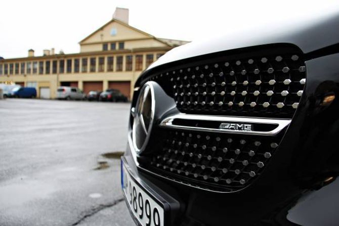 DIAMANTAR: Bilen har ein ekstra jålete grill med diamantdesign.