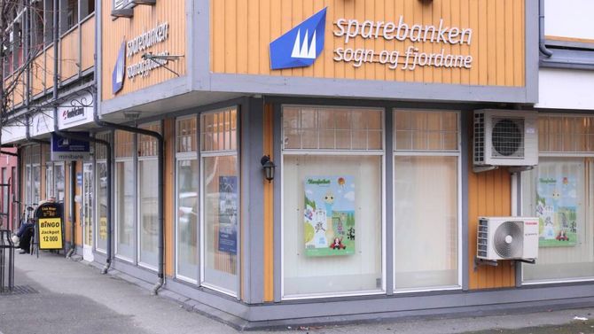LOKALKONTOR: Sparebanken Sogn og Fjordane skal redusere tal kontor, men kan førebels ikkje seie kor mange og kvar. Dei har kontor i mellom anna Årdal og Sogndal.