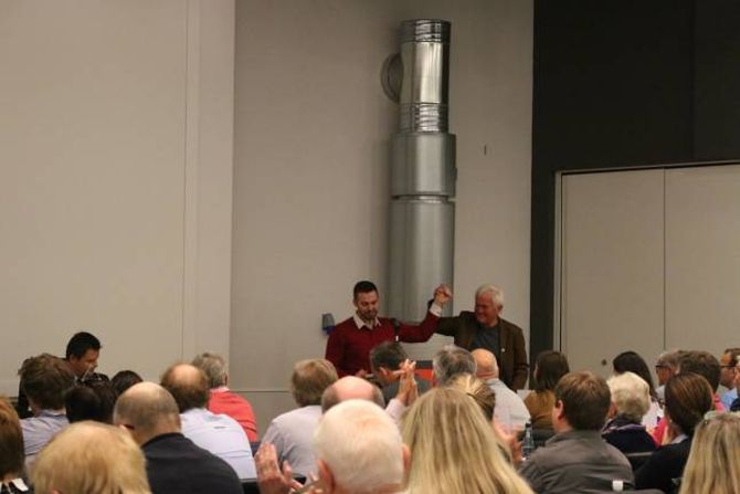 ARBEIDARPARTIET: Torbjørn Vereide gav fra seg plassen sin til Helge Robert Midtbø.