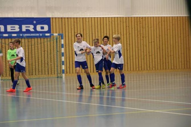 MORO: Det er tydeleg at dette er noko dei unge fotballspelarane likar.