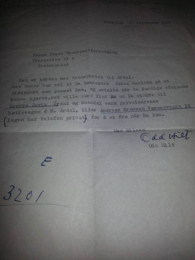 INGEN PRIVATTELEFON: I dette brevet frå kunstnaren Odd Hilt til Håkon Olsen les ein at det måtte planleggjast litt meir møysommeleg enn i dag når ein skulle få kontakt med folk på andre sida av landet. Privat foto