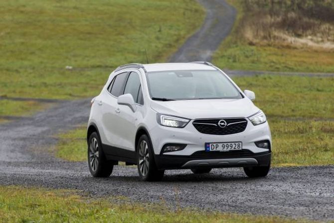 HØG: Mokka X er ikkje så lang, men han er høg, høgare enn konkurrentane. Nærmare bestemt 167 centimeter frå bakken til takrailsen.