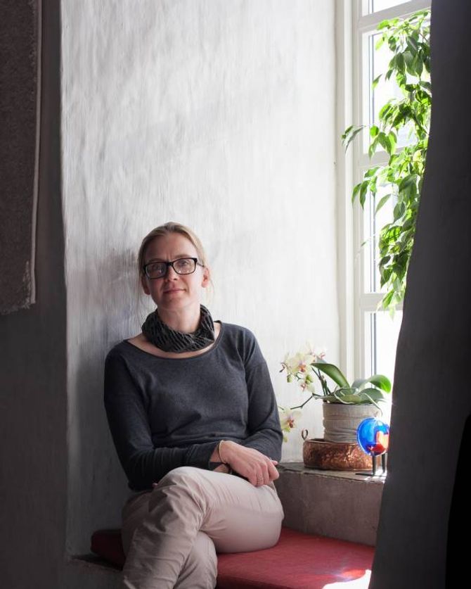Det er viktig for Simone Stibbe at arbeidet med forlaget er lystbetont. I kjellaren på Gamlehotellet finn ein Café Herman kor forlaget har hatt fleire arrangement.