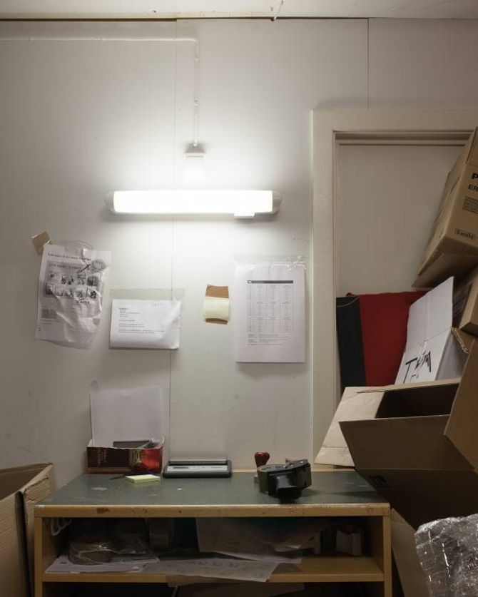 Forlaget har berre fem tilsette, så alle må hjelpa til med pakkinga.