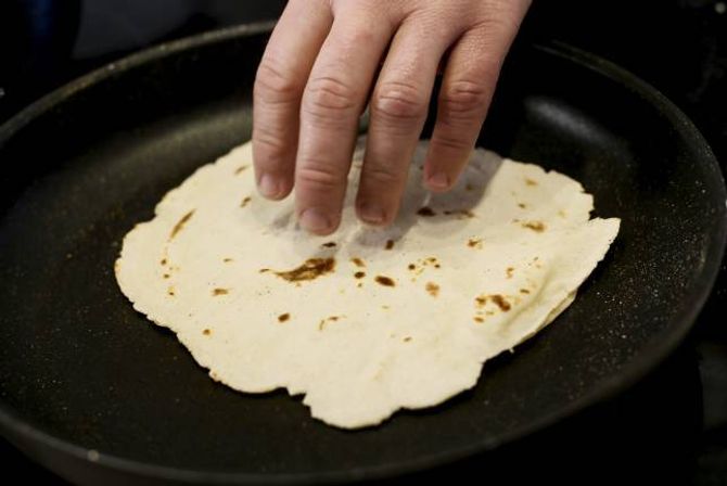STEK SELV: Det er enkelt og morsomt å lage pupusatacos.