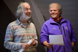 HISTORIETIME: Tom Dybwad og Arne Lerum har begge leia Sogndal turlag tidlegare. På årsmøtet denne veka fortalte dei om historia til organisasjonen.