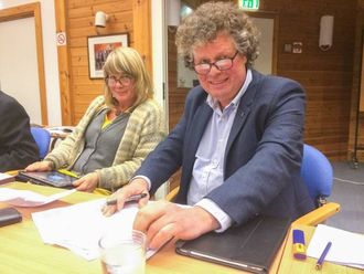 UROA: Monica Gjesdal Larsen og Anders Fretheim i Miljøpartiet fryktar dei føreslegne flaumdempingstiltaka kan kome til å skade Flåmsvassdraget.