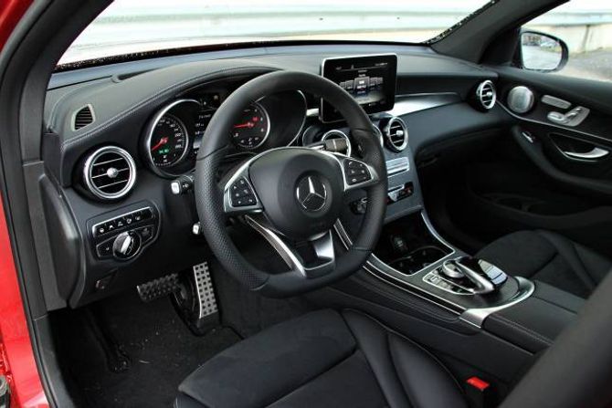 STANDARD: Interiøret er i typisk Mercedes-Benz. God kvalitet, men ikkje så moderne som det ein finn i til dømes E-klassen.
