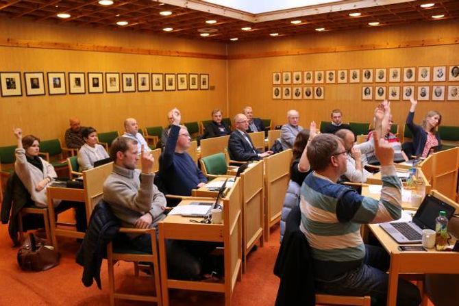 9-8: Senterpartiet og SV sikra minst mogleg fleirtal for å gå mot samanslåing til Vestlandsregion.