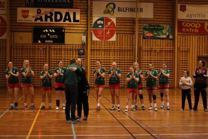 JOTUN/ÅTILS BESTE: Målvakt Ann Iren Hunderi vart kåra til den beste spelaren i kampen mot Vik.