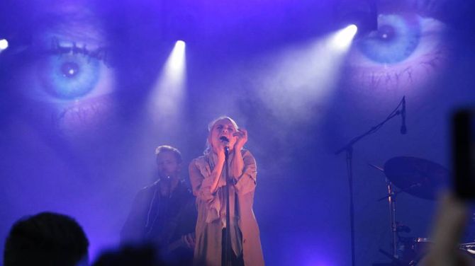 HEKTISK ÅR: 2016 har kanskje vore det mest hektiske året i Eva Weel Skram si artistkarriere med rundt hundre spelte konsertar. Her frå då ho stod på scena under årets Målrock.