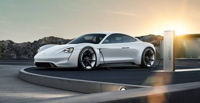 MISSION E: Porsche seier dei skal byggje opp eit eige anlegg rundt den komande elbilen Mission E. Investeringane skal vere på nær 10 milliardar kroner.