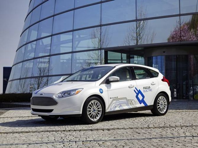 INVESTERER: Ford har så langt ikkje vore særleg aktive med elbilar, men dei gjer store investeringar, og det er venta elbilar frå denne kanten innan 2020.