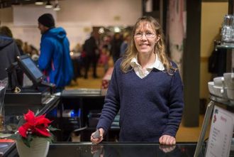 NY TID: Aud Ross Solberg, avdelingsdirektør på museet, er glad for at folk set pris på førjulskveldane. Ho seier tradisjonane har endra seg kraftig opp gjennom åra.