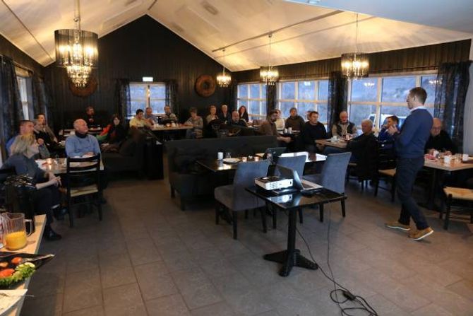 FRUKOSTMØTE: Næringslivsfolk i Lærdal på det siste frukostmøtet i regi av LNU for året.