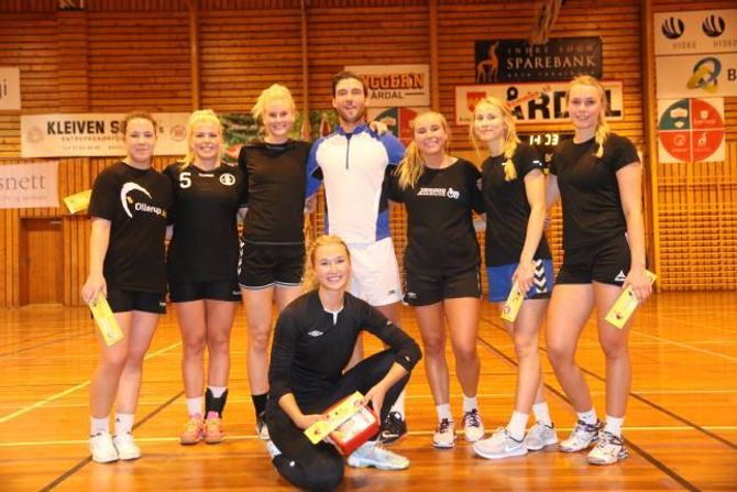 VINNARLAGET: Årets vinnarar blei Forever J16. Dei vann kvar sin melkesjokolade.