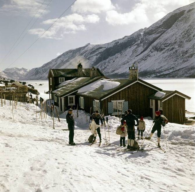Historisk bilete frå Gjendesbu i Jotunheimen påska 1963.
