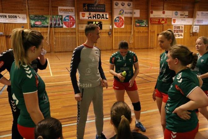 SISTE? Jotun/Årdalstangen-trenar Olafur Sveinsson er på utgåande kontrakt etter fem år i klubben – totalt sju. Om han trenar laget neste sesong, vil berre tida vise, seier han.