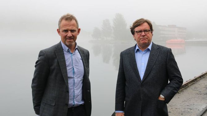 CRUISEGURUAR: Arthur Kordt, dagleg leiar i Turistutvikling AS (t.h.) og Ole Heggheim, styreleiar i Cruise Venture AS i Habben. Her såg dei føre seg cruiseturistar koma i land via ein seawalk frå 2018, men dette blir omtala som noko ein ikkje går vidare med i ei fersk kaiutgreiing. Arkiv