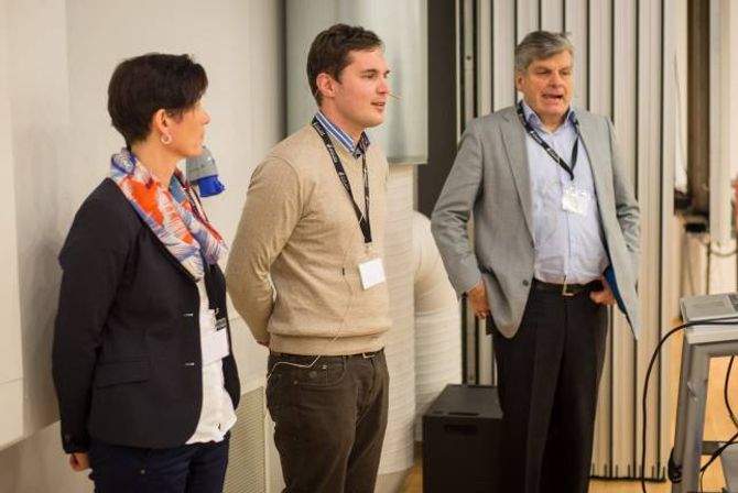FEKK VISE SEG FRAM: Anne Jorunn Fjærestad i Highsoft, Aslak Os i Rocketfarm og Jørgen Christian Lindstrøm i Quality Hotel Sogndal var blant dei som representerte bedriftene i Sogn.