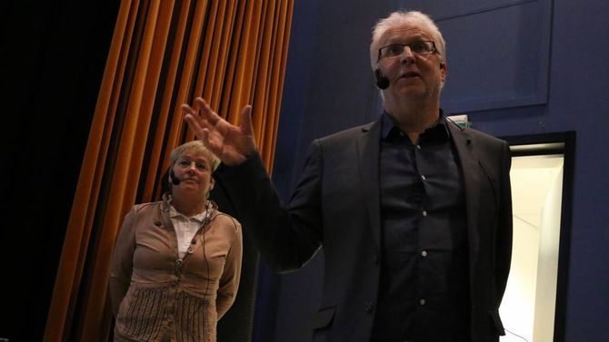 OFFENSIV: Dagleg leiar i Simas Næring AS og Ecoinowaste, Hallvard Thomassen, her med styreleiar i Simas IKS, Jøril Hovland, i bakgrunnen.