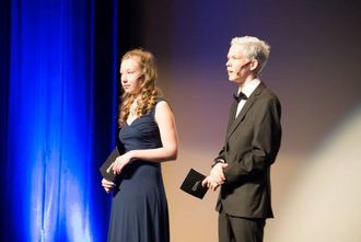 STYRTE SHOWET: Sogndal filmfestival vert arrangert av medieelevar ved Sogndal vidaregåande skule. Veronika Vindedal og Magnus Førde var konferansierar under gallakvelden torsdag.
