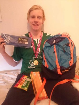 BESTEMANNSPRIS: Simon Lidal tok 1. plassen på 50 meter fri og fekk bestemannsprisen i sin klasse.