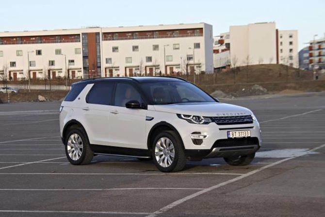 FELL GJENNOM: Undersøkinga konkluderer med at ein like gjerne kan kjøpe ein billig SUV i staden for Land Rover Discovery Sport.
