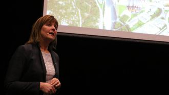 VIKITIG: Fabrikksjef Wenche Eldegard seier investeringa er viktig og ei stadfesting på langsiktig satsing i Årdal.